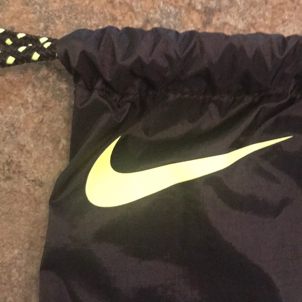 Nike Drawstring Bag - Picture 2 of 4